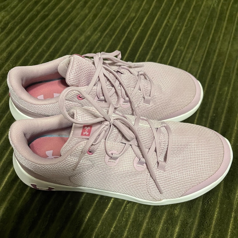 gym Under Armour Light Pink Sneakers. Like new so comfortable & supportive train